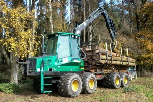 Rückezug Timberjack/John Deere bei der Arbeit Rückezug Timberjack/John Deere bei der Arbeit
